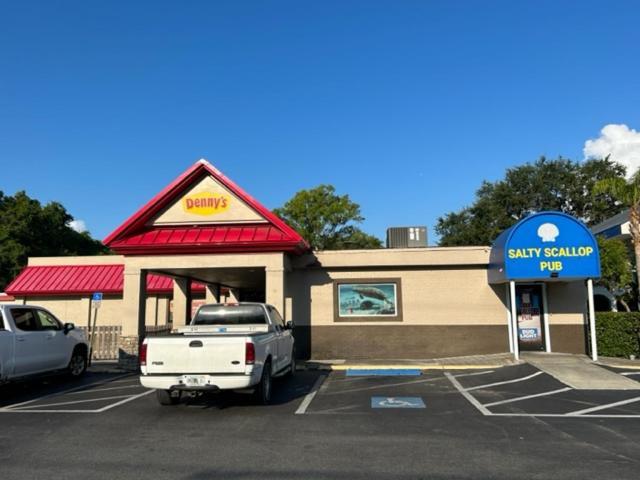 Days Inn By Wyndham Crystal River Exterior photo